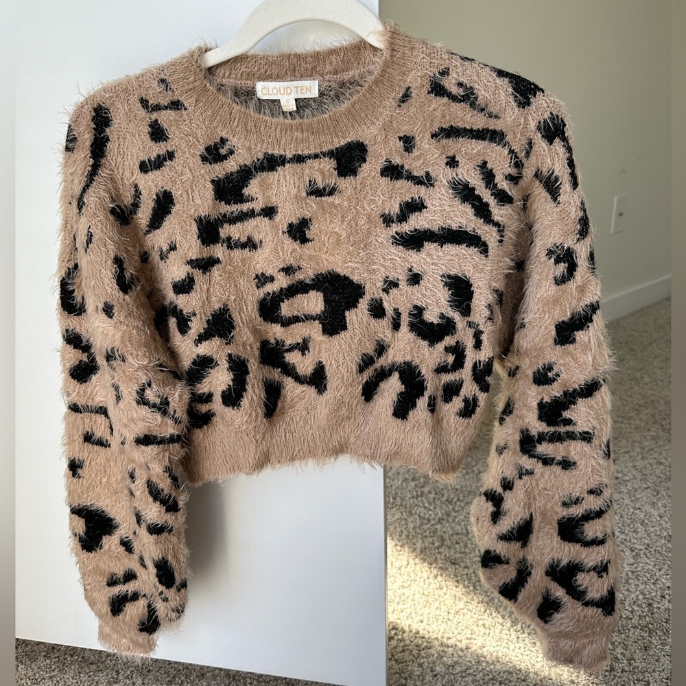 Fuzzy Tan Leopard Bubble Sleeve Crop Sweater